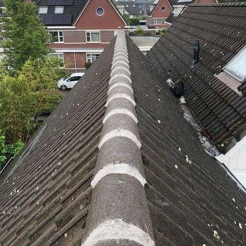 Dakinspectie Woudenberg aan de nokvorsten Dakinspectie Woudenberg aan de nokvorsten